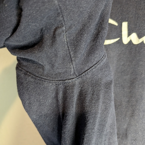 Men's Champion T-shirt faded with distressed logo size Large Navy - Picture 4 of 8